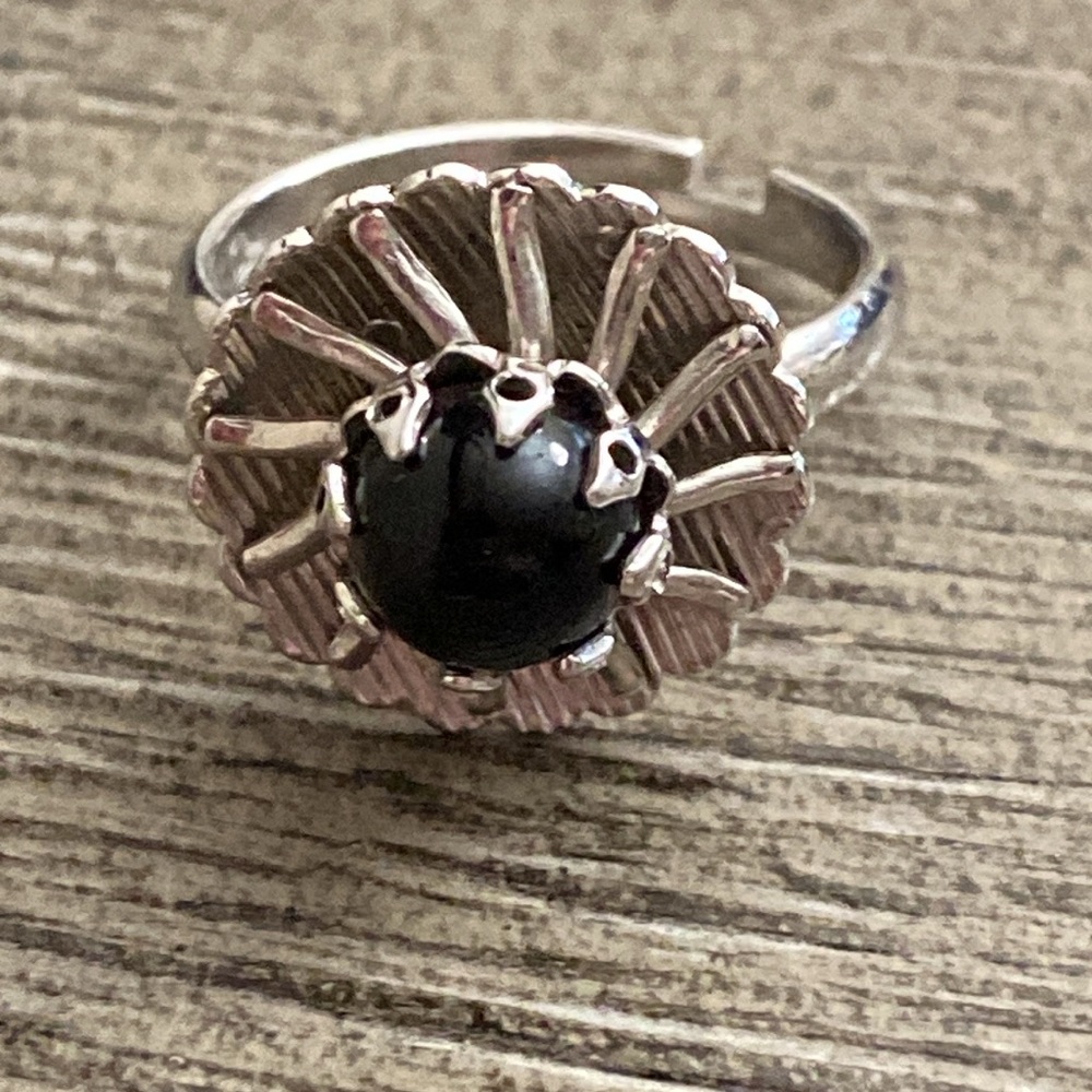 Vintage 70s SARAH COVENTRY Prong Set Floral Ring - Picture 1 of 6
